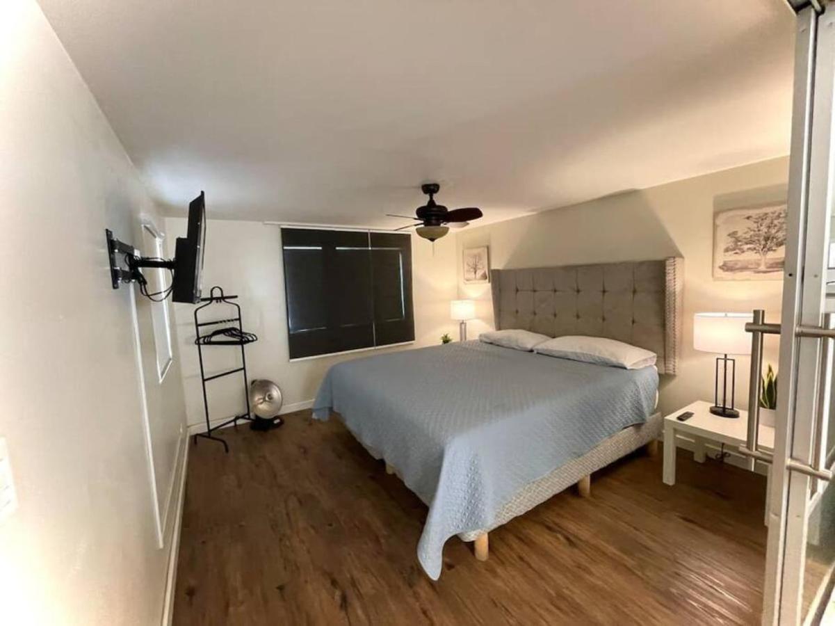 Appartamento Casa San Miguel With Gated Parking At Casas Sanblu Ensenada Esterno foto